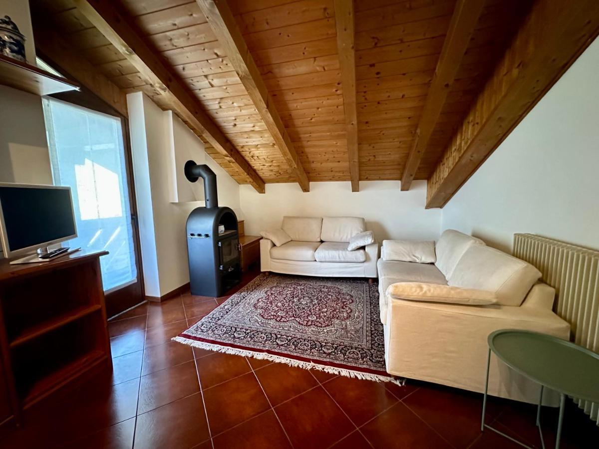 Mansarda Con Vista Giustino Exterior foto